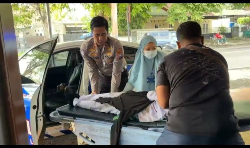 Aksi Humanis Kasat Lantas Polresta Banyuwangi Selamatkan Korban Laka Tunggal