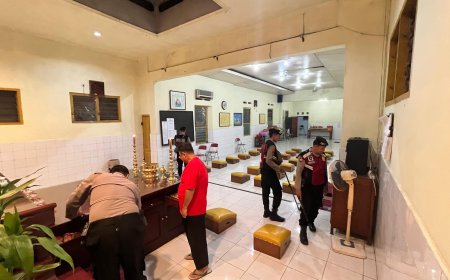 Polres Lumajang Lakukan Sterilisasi Vihara Jelang Perayaan Imlek
