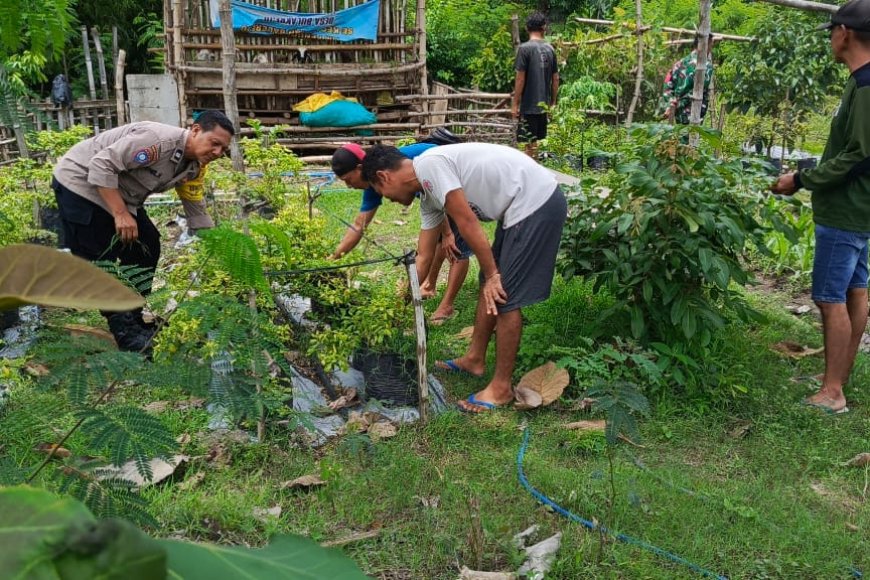Pererat Silaturahmi, Bhabinkamtibmas Desa Garon Ajak Warga Jaga Keamanan dan Dukung Ketahanan Pangan