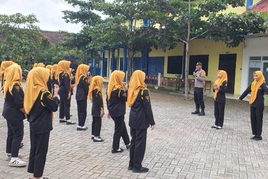 Pesan Bhabinkamtibmas untuk Siswa Kelas X: "Fisik Kuat, Mental Hebat, Masa Depan Cerah!"