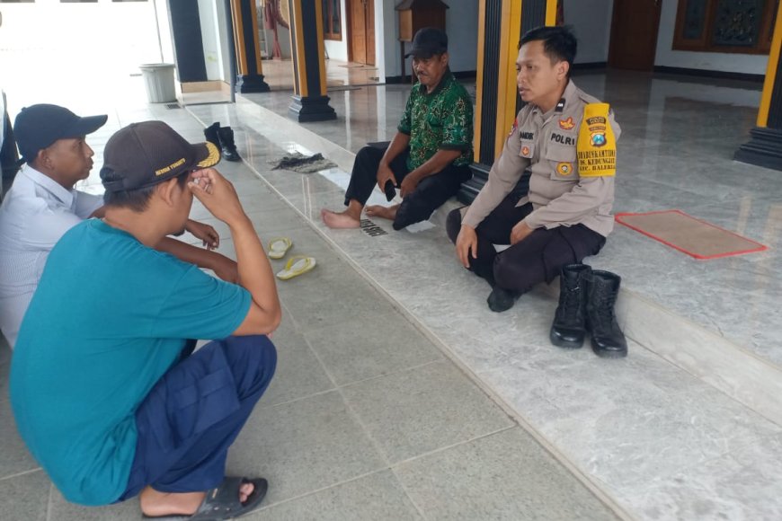 Jelang Ramadhan, Bhabinkamtibmas Desa Kedungjati Polsek Balerejo Pererat Silaturahmi dan Sampaikan Pesan Kamtibmas di Desa Kedungjati