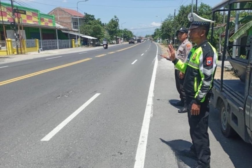 Tingkatkan Keamanan Jalur Madiun-Surabaya, Polsek Balerejo Gelar Patroli Strong Point