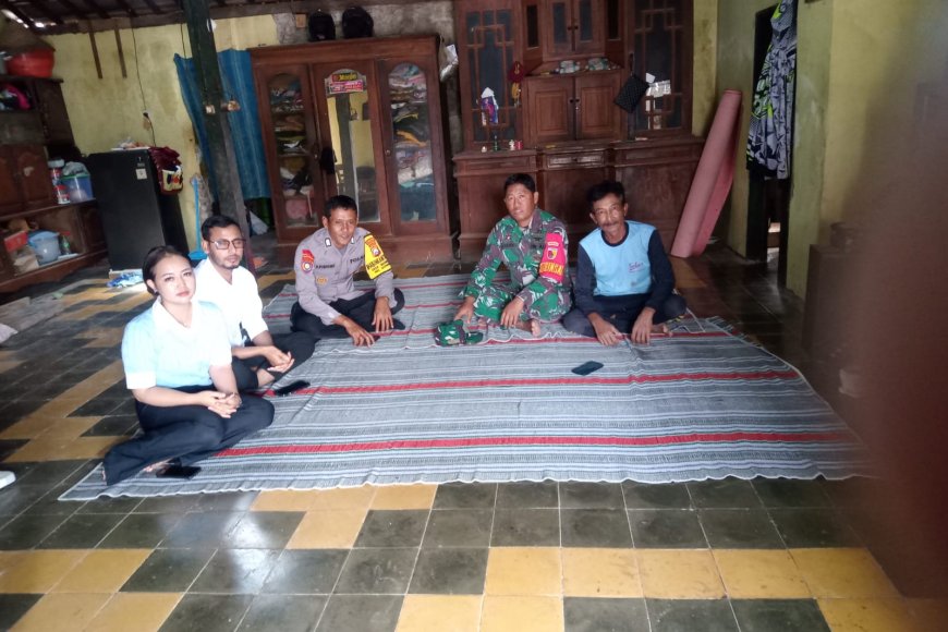 Tertib Administrasi Kependudukan - Tiga Pilar Desa Sidomulyo Sambangi WNA, Pastikan Legalitas Dokumen