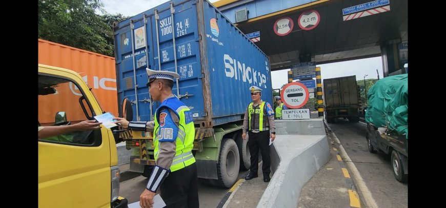 Operasi Keselamatan Semeru 2026 Ditlantas Polda Jatim Tertibkan Penggunaan Lajur Jalan Tol