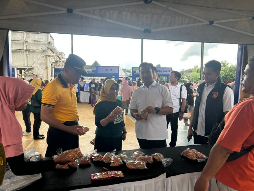 Sinergi Polres Ngawi dengan Pemkab Beri Pendampingan Operasi Pasar Murah