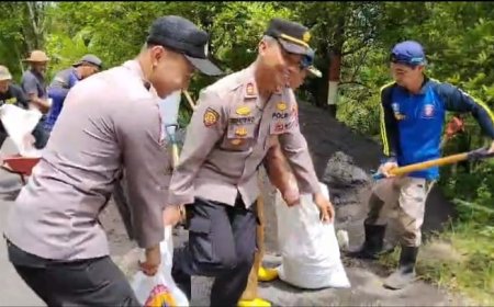 Gotong Royong Polres Lumajang dan Warga Pasang Ratusan Bronjong di Lokasi Longsor