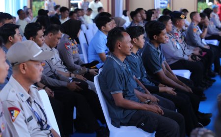 Jelang Lebaran, Kapolri Salurkan Tali Asih dan Sembako kepada Personel Polri