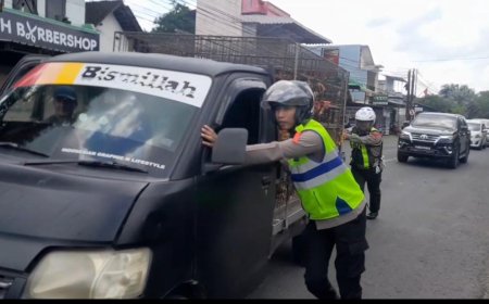 Respon Cepat Tim Urai Polres Blitar Bantu Kendaraan Mogok, Arus Lalu Lintas Tetap Lancar