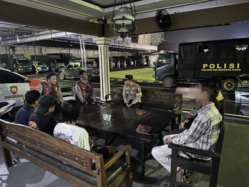 Patroli Pamapta Polres Mojokerto Kota Gagalkan Tawuran Jelang Sahur