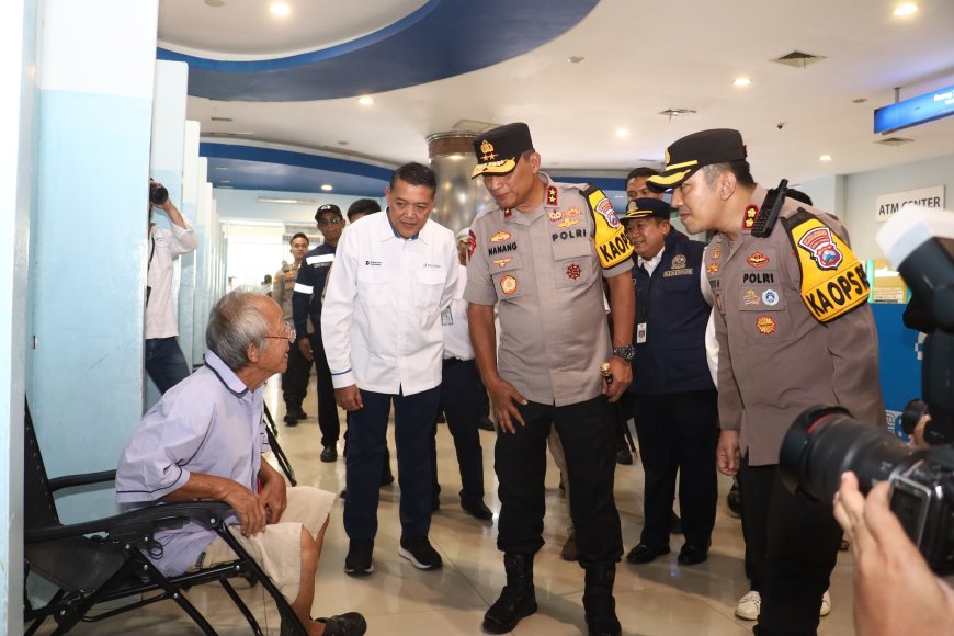 Kapolda Jatim Cek Pos Terpadu dan Pos Pam di Surabaya Pastikan Layanan Mudik Berjalan Optimal