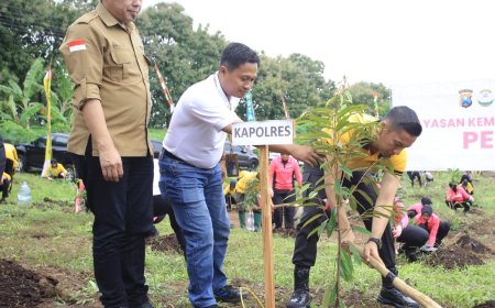 Hari Bumi, Polres Madiun Gandeng Perhutani Tanam Ribuan Bibit
