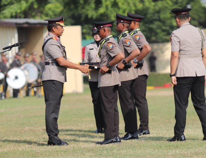 Anak Buruh Tani Jadi Lulusan Terbaik Predikat Cendekia Bintara Kemampuan Brimob di SPN Polda Jatim