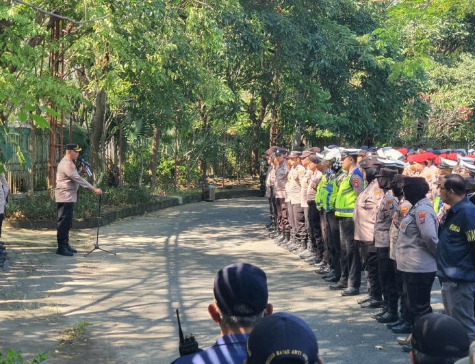 Polres Pelabuhan Tanjungperak Libatkan 696 Personel Kawal Pengesahan Warga Baru PSHT di Surabaya